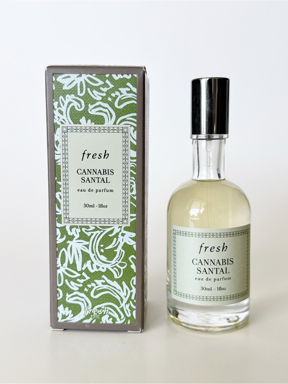 fresh Cannabis Santal Perfume - Green and Silver